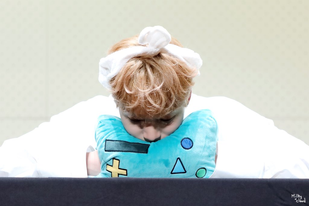 정세운 팬싸 도중에 자는거 너무 귀여운거 아니냐고 | 인스티즈