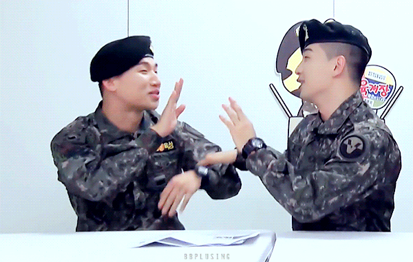 본진멤버가 서로 군대를 비슷한 시기에 가면 이렇게 꽁냥(?)대는것도 볼수있습니다... | 인스티즈