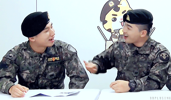 본진멤버가 서로 군대를 비슷한 시기에 가면 이렇게 꽁냥(?)대는것도 볼수있습니다... | 인스티즈