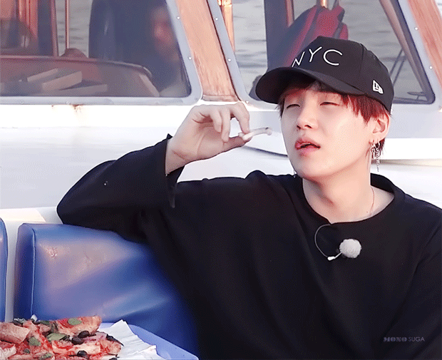 방탄 슈가 이 짤 진짜 고먐미 같아..... | 인스티즈