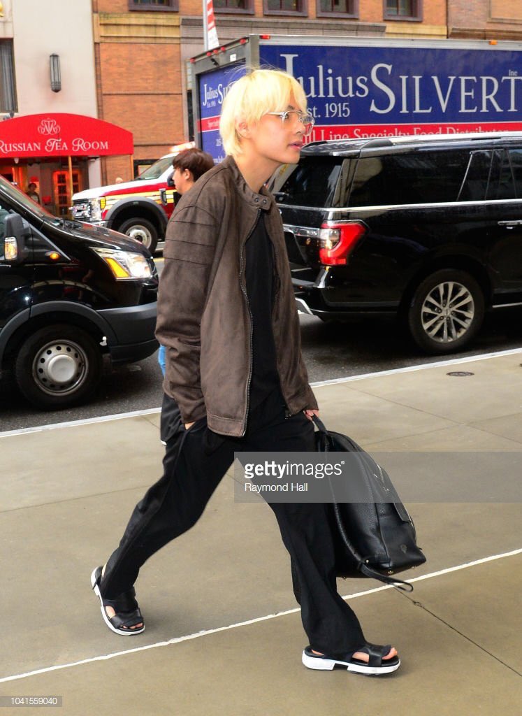 게티 이미지가 올려준 방탄 뷔 출근 패션 좀 봐ㄷㄷㄷㄷㄷ | 인스티즈