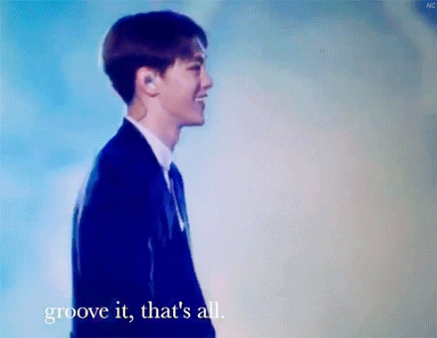 ㄱ 왜 노래하다가 갑자기 와서 얼굴 쓰다듬어 | 인스티즈