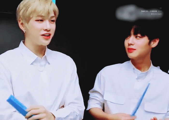 ㄱ 이거는 ㄹㅇ 애인 보는 눈빛이다 ㅈㅇ녤윙 | 인스티즈