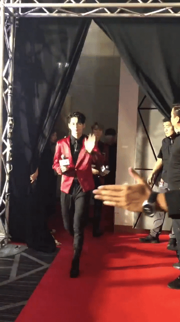 아 다니엘 오늘 신났다 ㅋㅋ 댕댕거리네 ㅋㅋ | 인스티즈