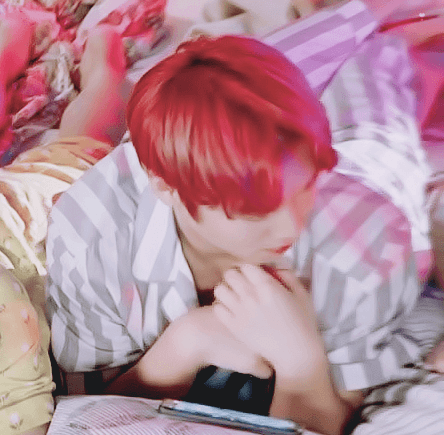 ㄱ 가슴 보일까봐 야무지게 가리는 른 볼래? 주어 윙른 | 인스티즈