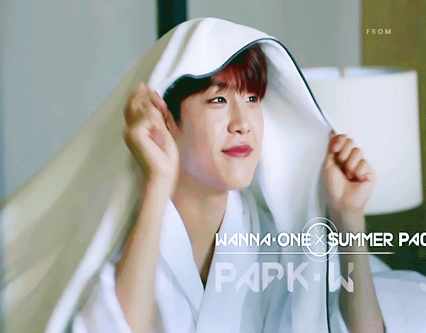 우진이가 이불에서 꼬물대니 | 인스티즈