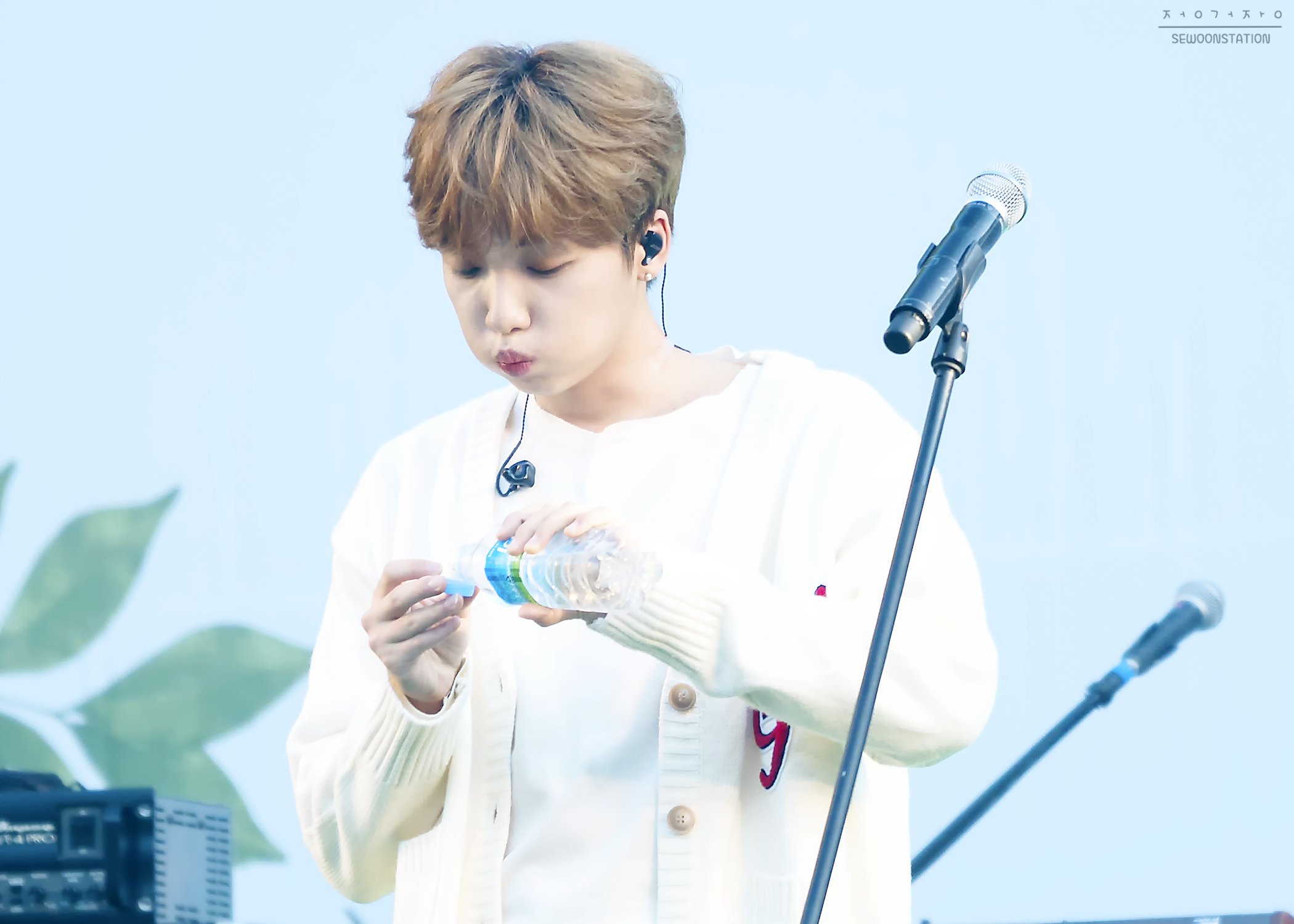 무대위에서 한잔하고 만취해버린 정세운 | 인스티즈