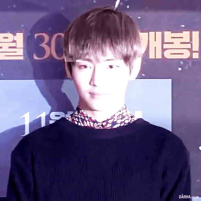 방탄 뷔 이거 카메라 찰칵이는거 얼마나 아픈지 궁금함 | 인스티즈