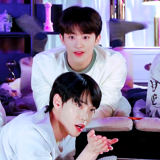 이거슨 누구의 귀 일까요~! | 인스티즈