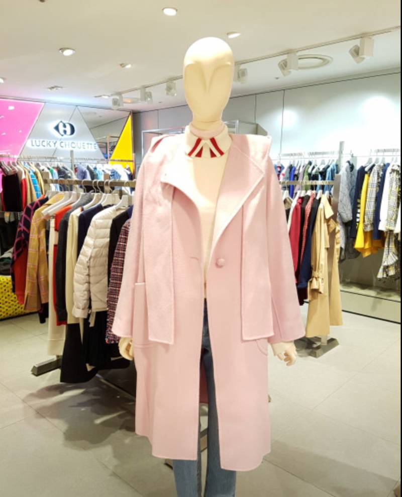 익드라 나 이코트가 너무 예뻐보이는데 ㅋㅋㅋㅋ 살까말까😭😭 모델빨인가 | 인스티즈