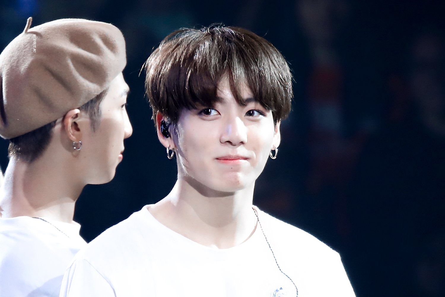 홈마가 왜 세로크롭 꼭 같이올려주는지 잘 알꺼같아 방탄 정국 | 인스티즈