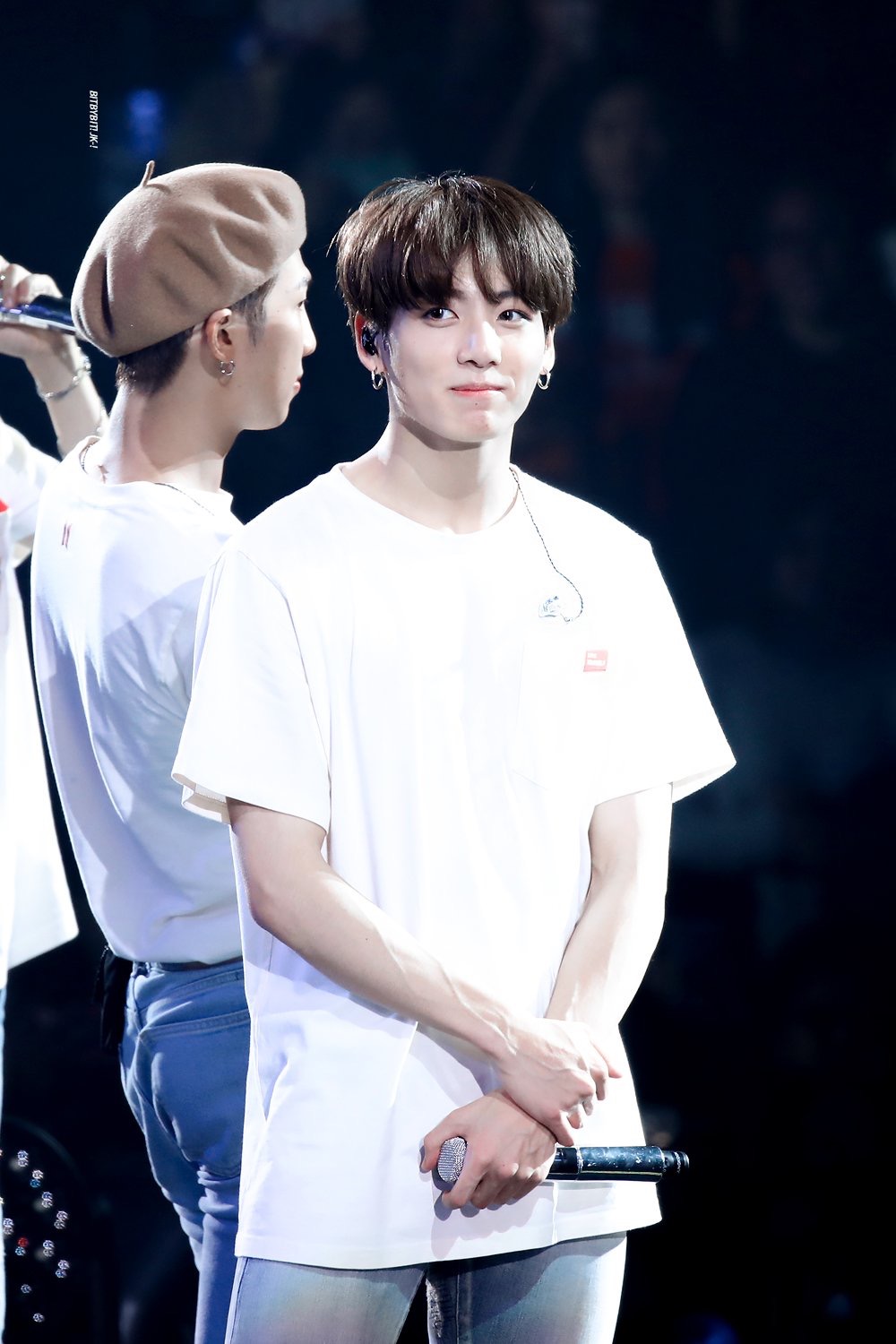 홈마가 왜 세로크롭 꼭 같이올려주는지 잘 알꺼같아 방탄 정국 | 인스티즈