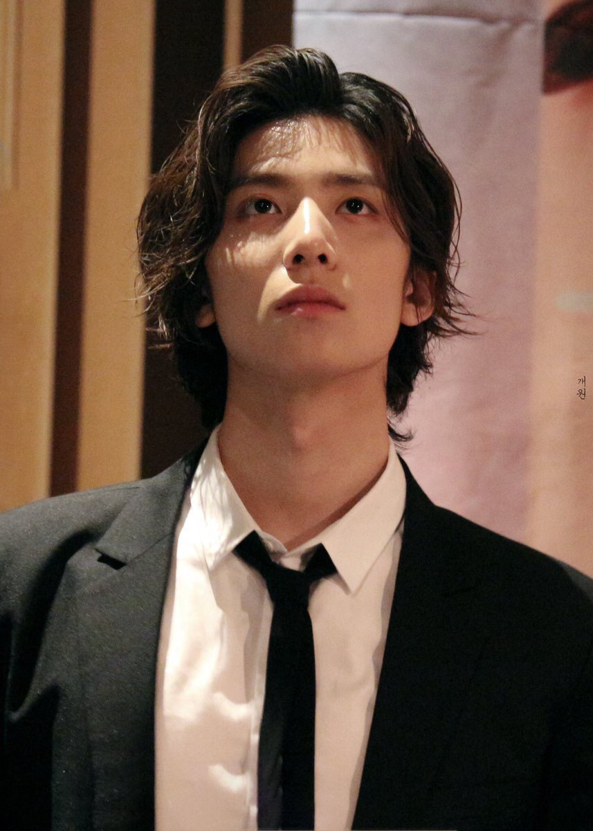 우리 그룹에는 휘영이가 있어,,, 장발 휘영 근데 머리 짧은 것두 예뻐 | 인스티즈