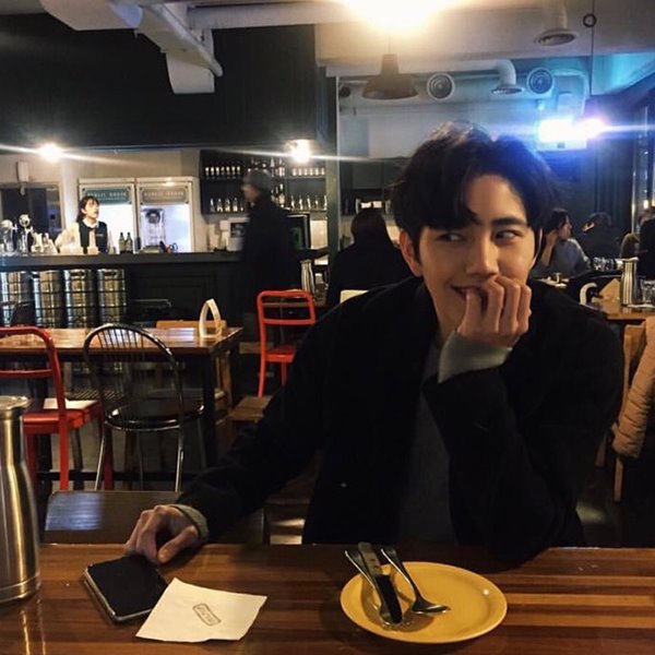 ​애두라,, 이거 친구 프사 히스토리 캡처한건데 혹시 누군지 아는 익인? ㅠㅠ | 인스티즈