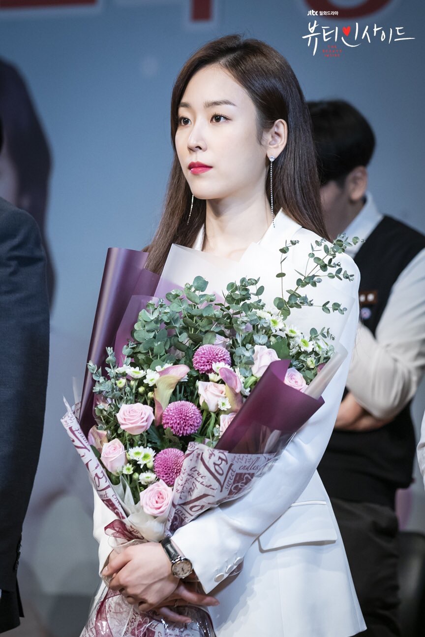 와 뷰인사 사진떴는데 서현진 화이트 수트 무슨일ㅇㅣ지 진짜 뭐지ㅔ | 인스티즈