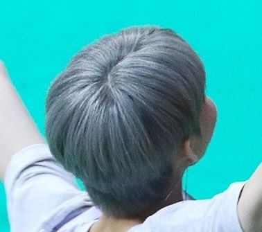 어떤 아이돌 막내가 맨날 볼따구 쪼물거려지는 이유.gif | 인스티즈