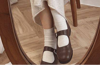 로퍼 검은색이랑 고동색?갈색?중에 뭐가 더 유용할까? | 인스티즈