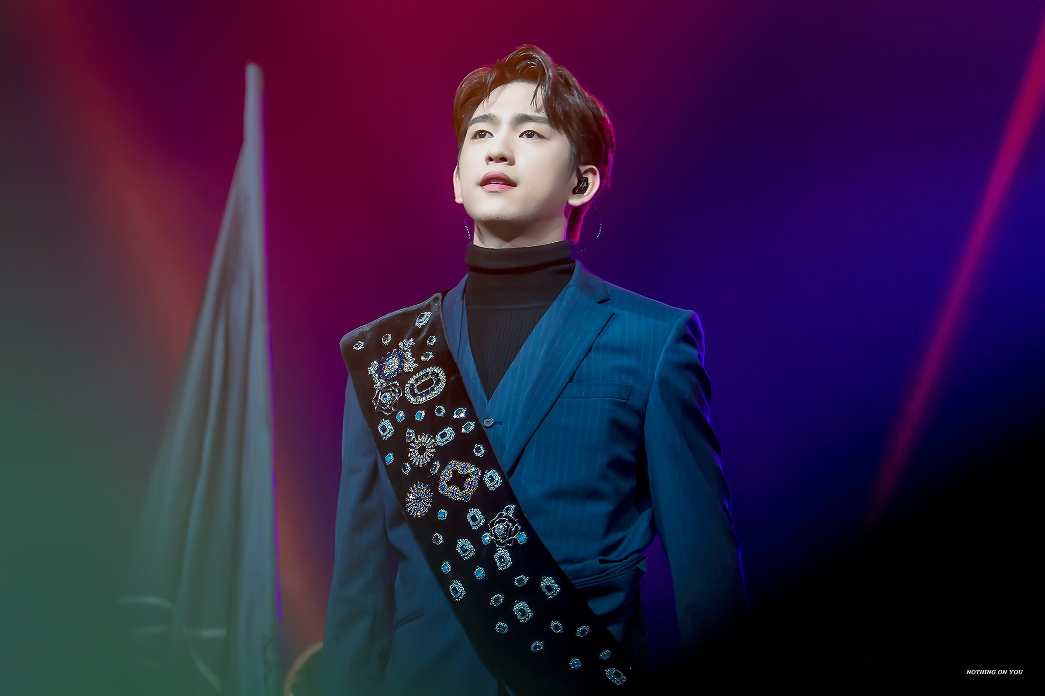 학 갓세븐 진영 수트에 어깨띠 맨 사진 고화질 뜸 진영 레전드 ... | 인스티즈