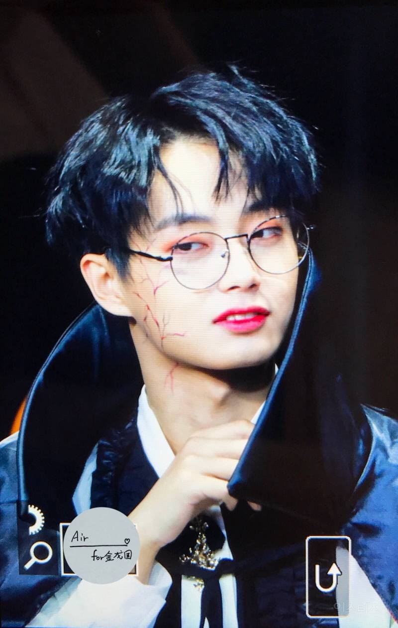 김동한이 팬싸계 싸이라면 김용국은 팬싸계 마법소년 | 인스티즈