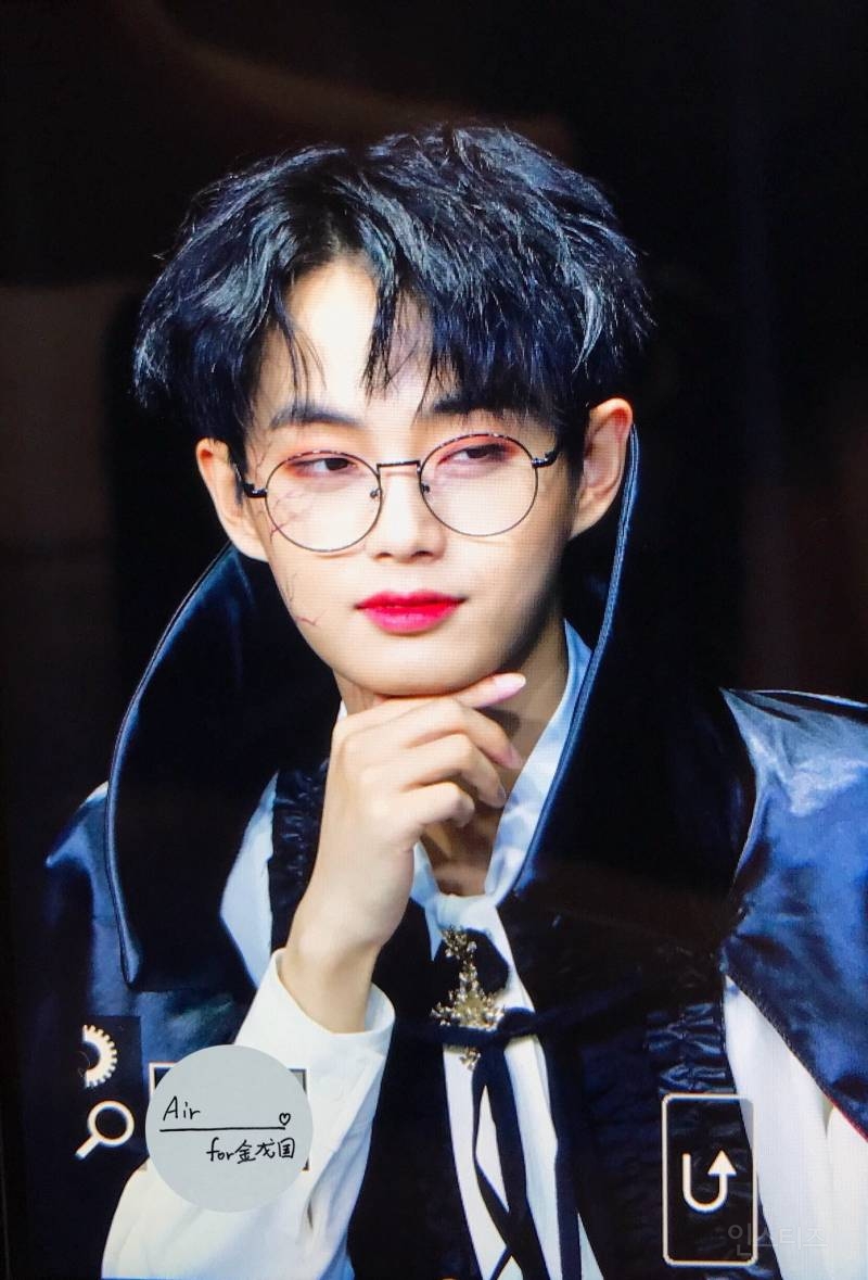 팬이 분장 안 하고 와서 삐침 | 인스티즈