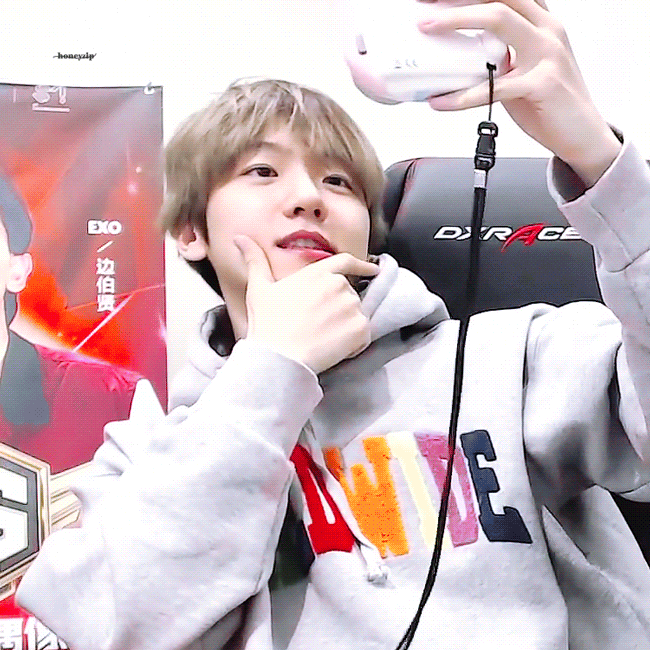 백현 얼굴만 보면 설레는 나란 사람......gif | 인스티즈