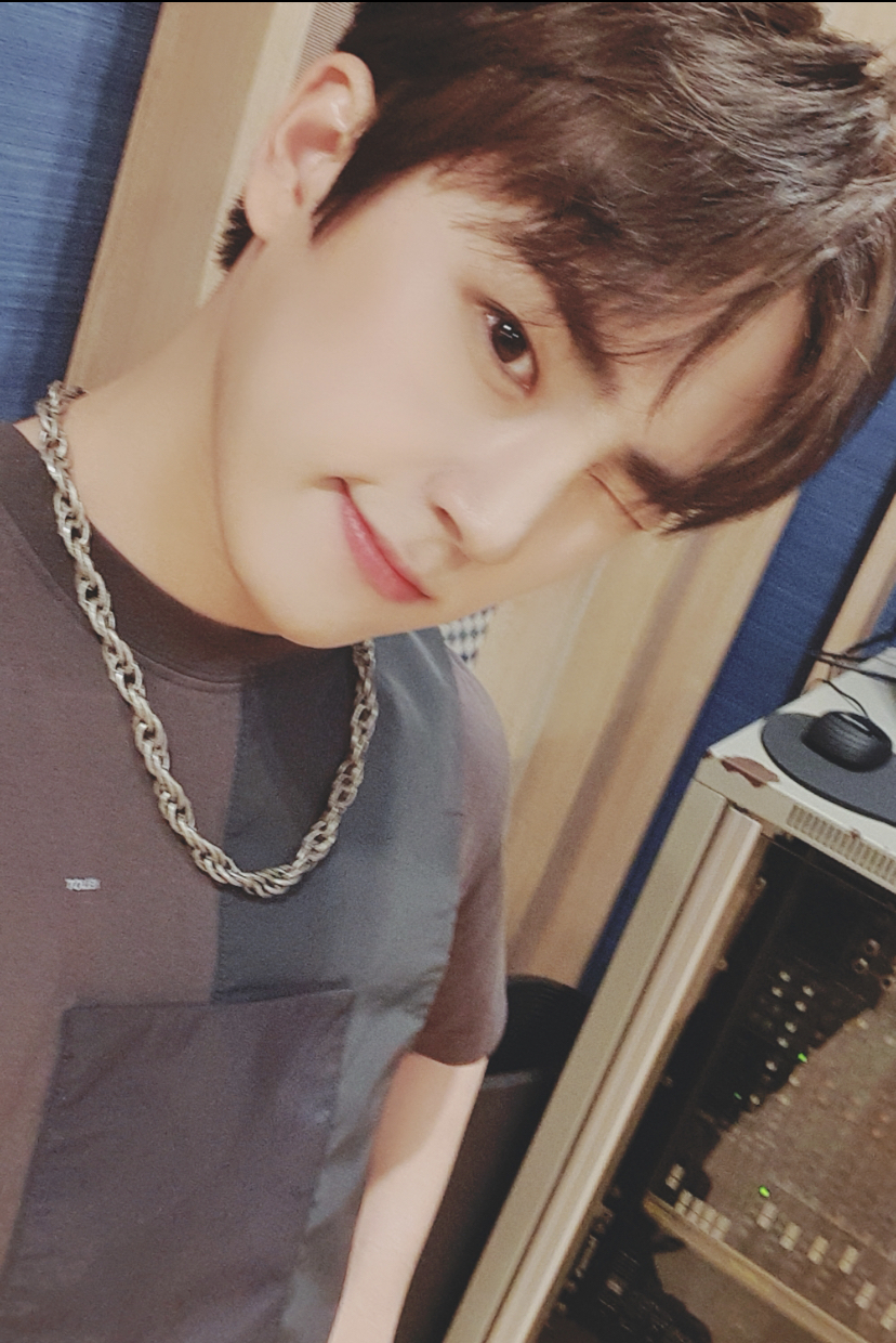 골차 ㄹㅊ 1 우산 안들고 나갔다가 비 쫄딱 맞음 2 비맞은 생쥐된 1 사진 찍음 3 무시하고 회사감 4 아직 숙소에서 잠 | 인스티즈