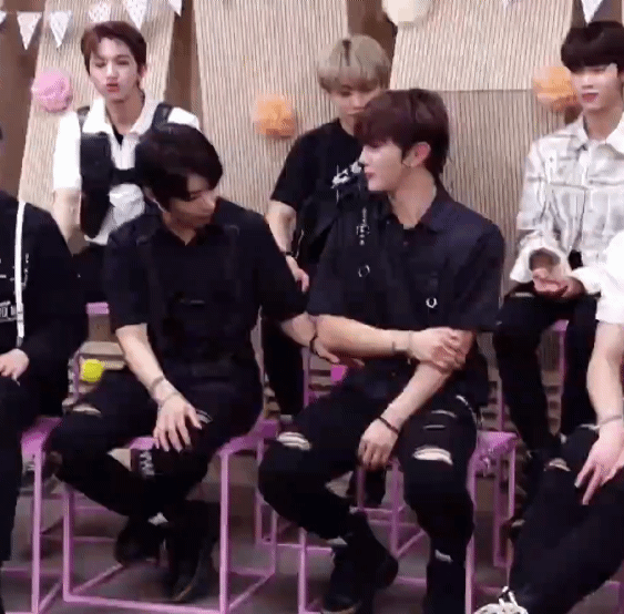 골차 ㄹㅊ 1메론 자르는 중 2메론 자르다 떨어트림 그거 3이맞음 | 인스티즈