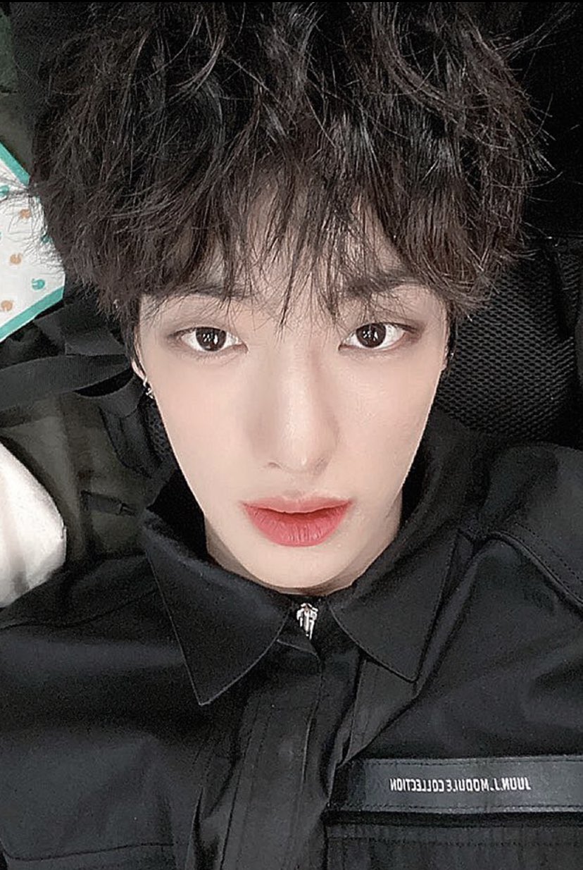 골차 ㄹㅊ 1이 2한테 냉면 엎음 근데 3도 2한테 수박 떨어트림 | 인스티즈