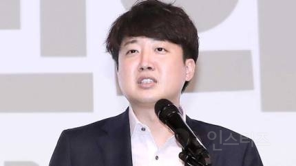 [단독] "이준석 성상납 받은 뒤 박근혜 시계 줬다"... 이 "거짓말" | 인스티즈