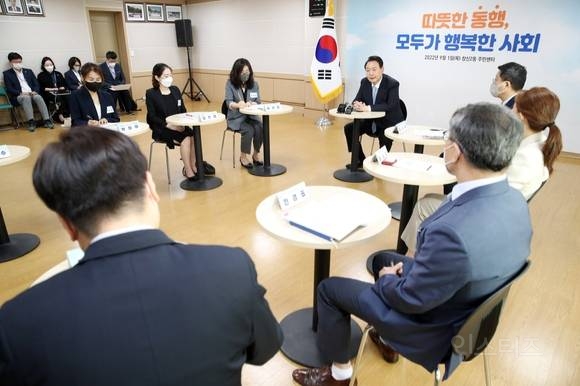 윤석열 대통령 "수원 세 모녀' 참 안타까운 사건…찾아내고 돕겠다" | 인스티즈