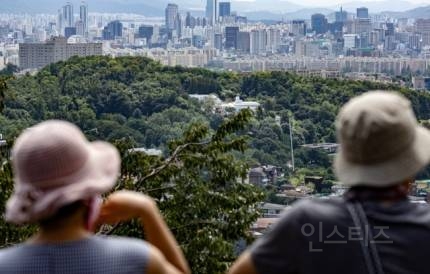 "대통령 관저 찍으면 안 된다" 남산 '포토존' 지키는 경호원들 | 인스티즈