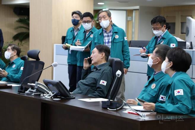 윤대통령, 이태원 사고당일 밤새 지휘했다면서 다음날 한다는 소리가...jpg ㄷㄷ | 인스티즈