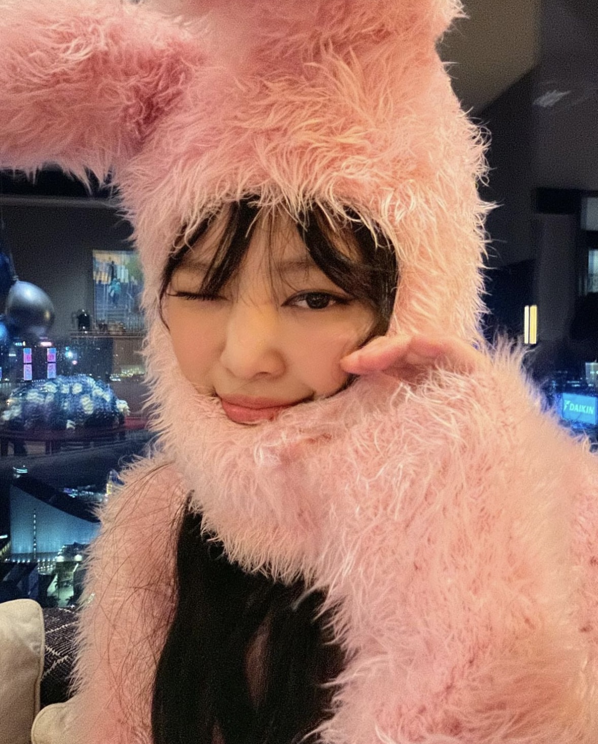 [잡담] 토끼제니 인스타 업뎃🐰🖤💗 | 인스티즈