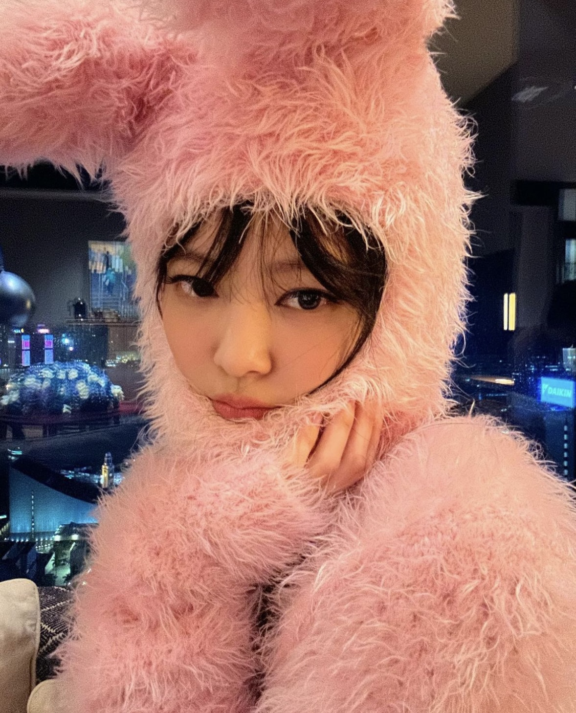 [잡담] 토끼제니 인스타 업뎃🐰🖤💗 | 인스티즈