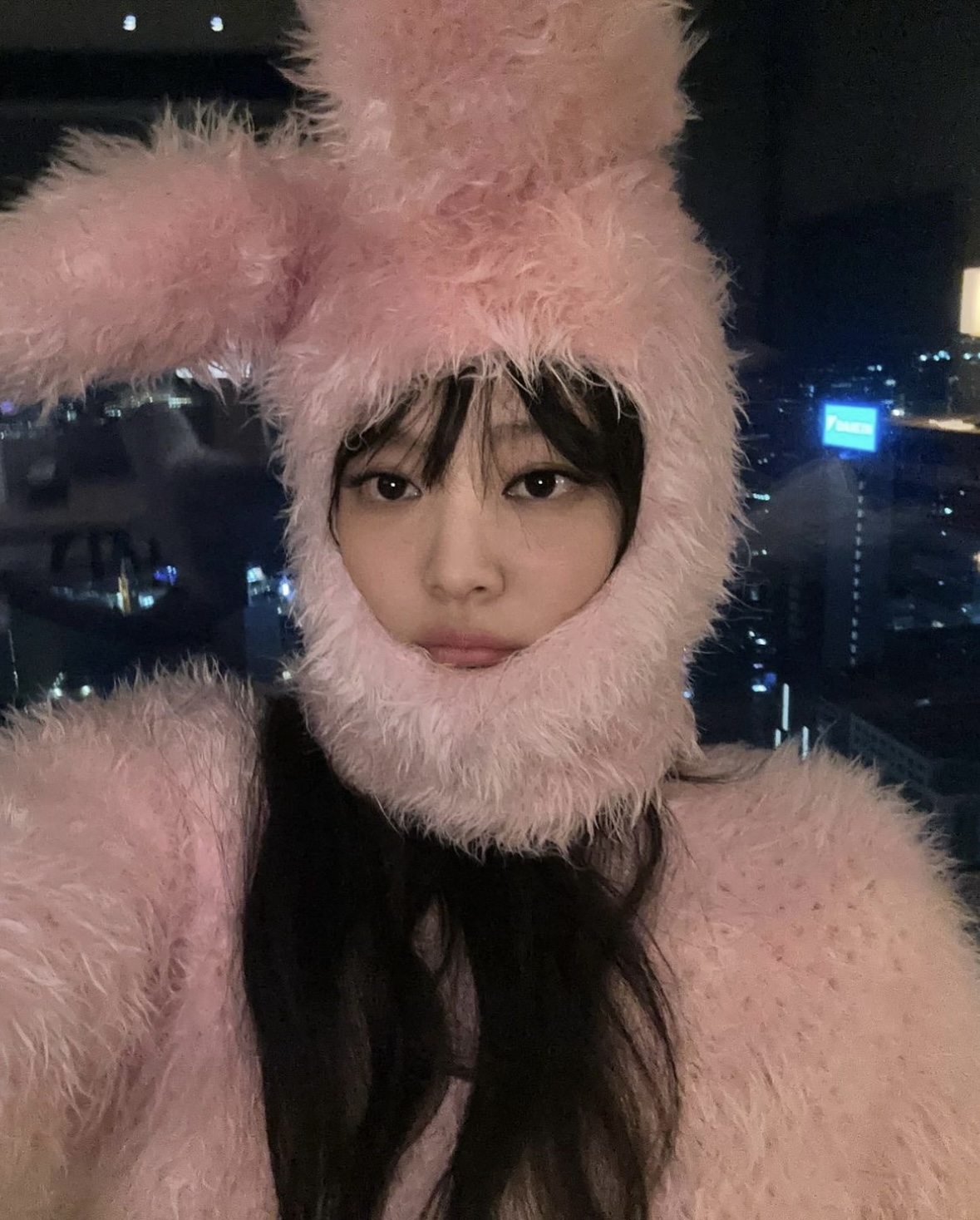 [잡담] 토끼제니 인스타 업뎃🐰🖤💗 | 인스티즈