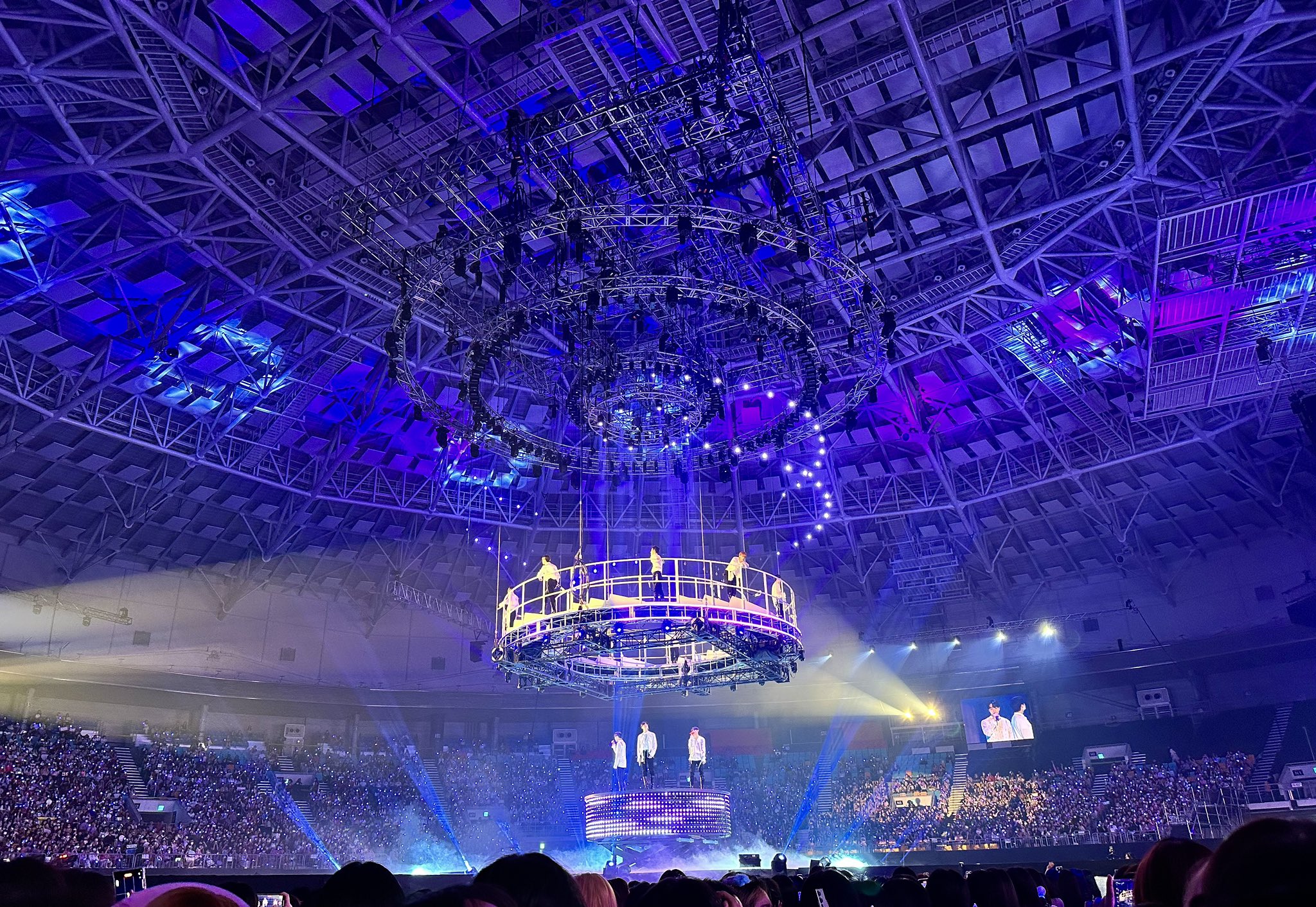 [잡담] 첫날 콘서트 사진 모아서 보는데 | 인스티즈