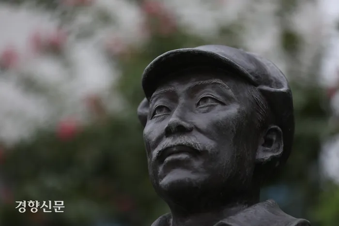 [단독] 육사 홍범도 흉상 철거 주도자, 국정교과서 집필했던 '뉴라이트' 나종남 교수였다 | 인스티즈