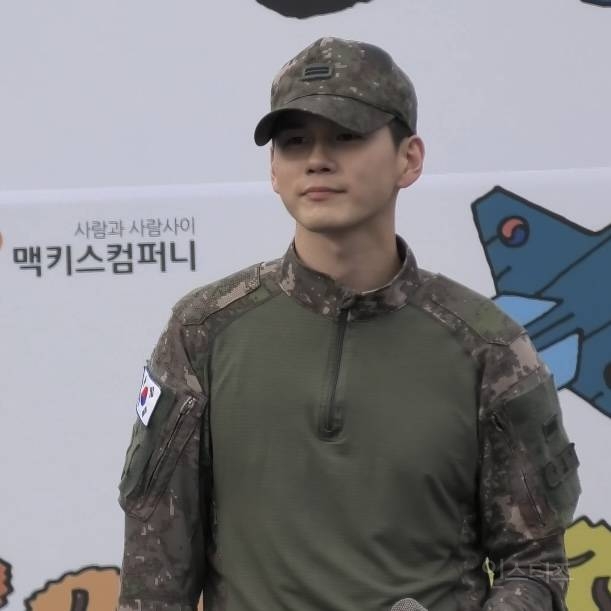 군복무 중인 옹성우 군복 입은 근황 사진.jpg | 인스티즈