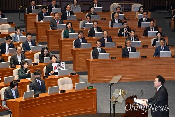 [잡담] 이거 봤었어? 1년전인데 윤석열 바로 앞에서 ㅋㅋ | 인스티즈