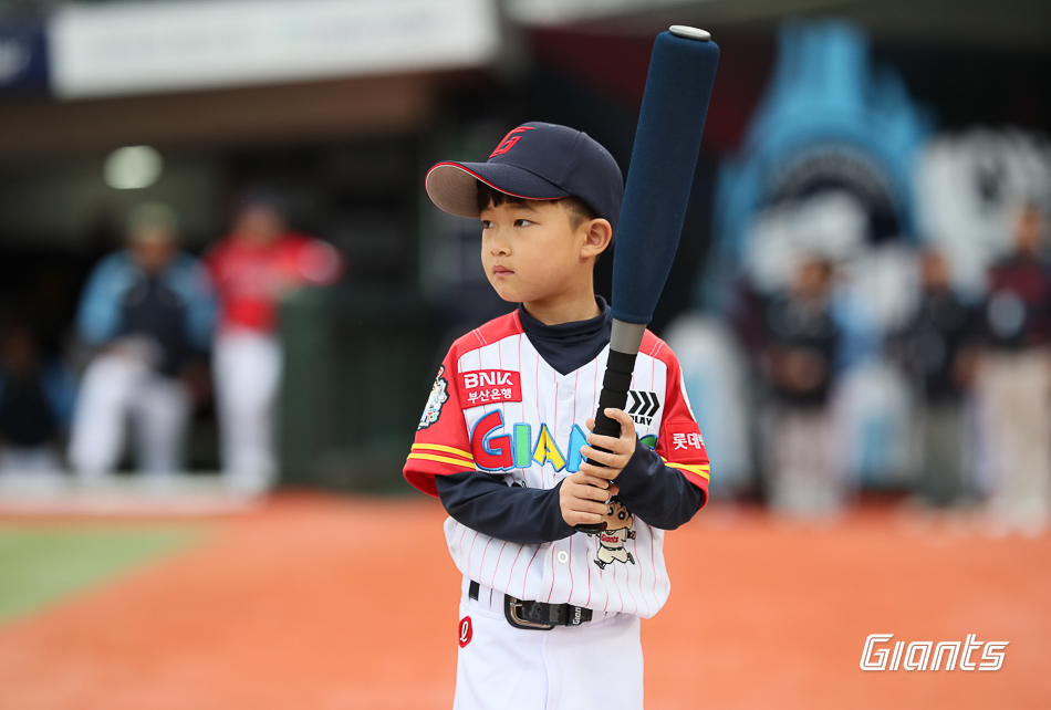 [잡담] 조막만한 등에 본인 이름 + 아빠 번호 | 인스티즈