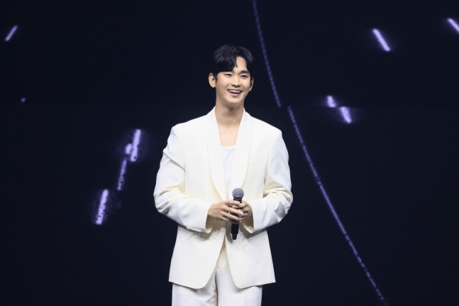 [정보/소식] 김수현, 역시 기린예고 출신…밴드 라이브 태국 팬미팅 성료 | 인스티즈