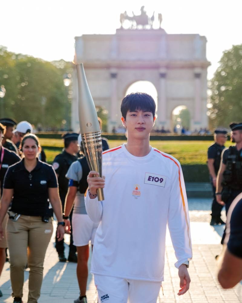 미모 미친 방탄 진, 파리 올림픽 성화봉송 사진 | 인스티즈