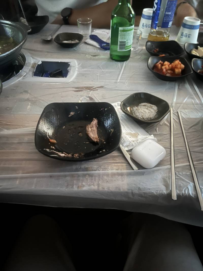 [잡담] 아니 식당 불꺼져서 다들 걍 불꺼진 상태로 밥먹는 중임… | 인스티즈