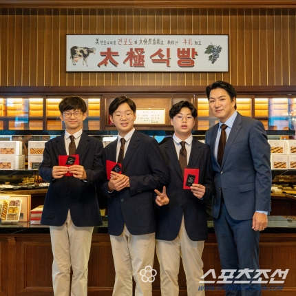 [정보/소식] [SC이슈] 송일국- 삼둥이 대한민국만세, 태극당 '모나카' 아이스크림 자유이용권 얻었다 | 인스티즈