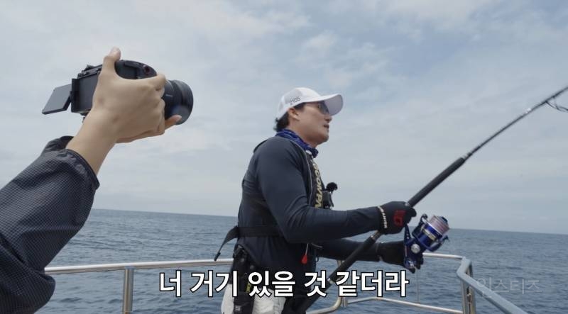 현 시각 아저씨들 심금 울리고 있다는 한 브이로그.jpg | 인스티즈