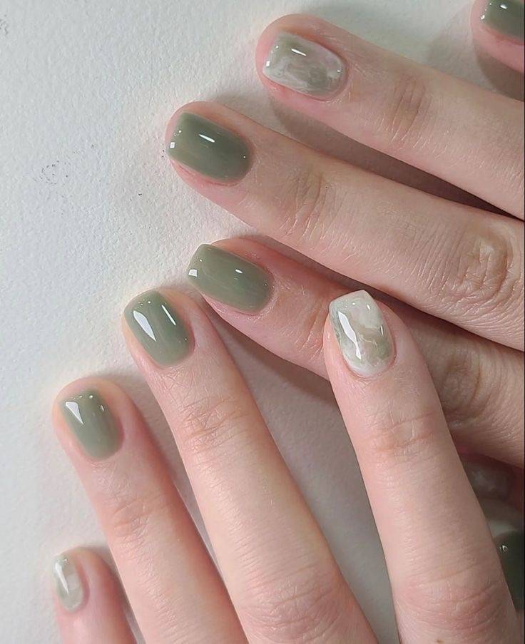 [잡담] 오랜만에 네일 할건데 네일디자인 골라줄 익 구함💅 | 인스티즈