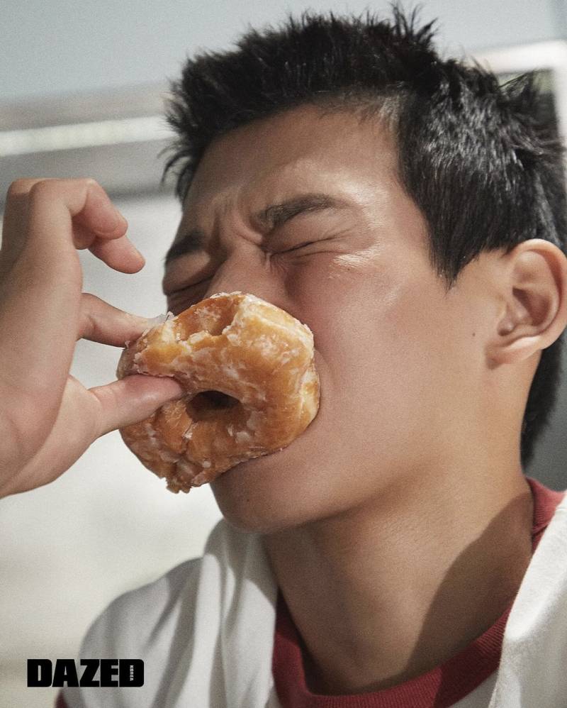 한국 체대생으로 섹텐 화보 찍어서 난리난 데이즈드.JPG (후방) | 인스티즈