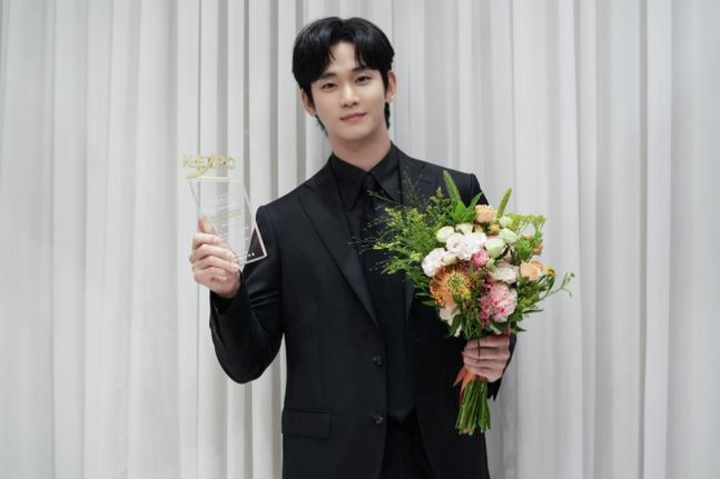 [정보/소식] 김수현, '눈물의 여왕'으로 문체부장관상 "좋은 작품 만났다” | 인스티즈