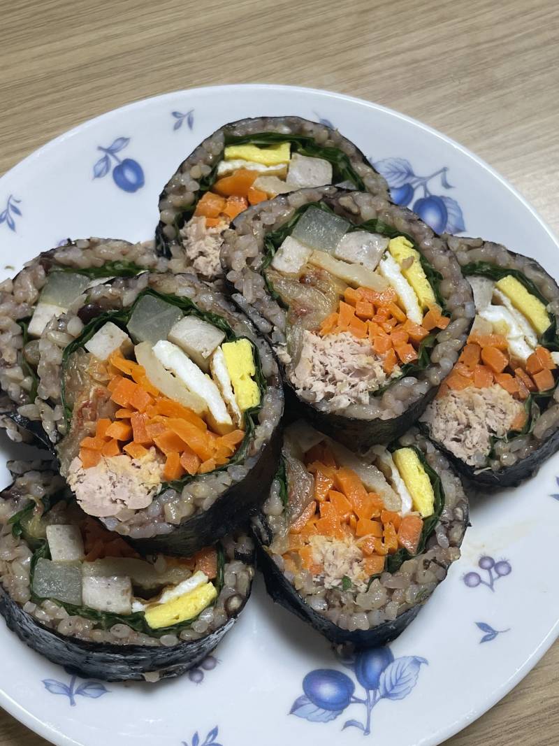 [잡담] 하 김밥 개잘쌌는데 개맛있음 | 인스티즈