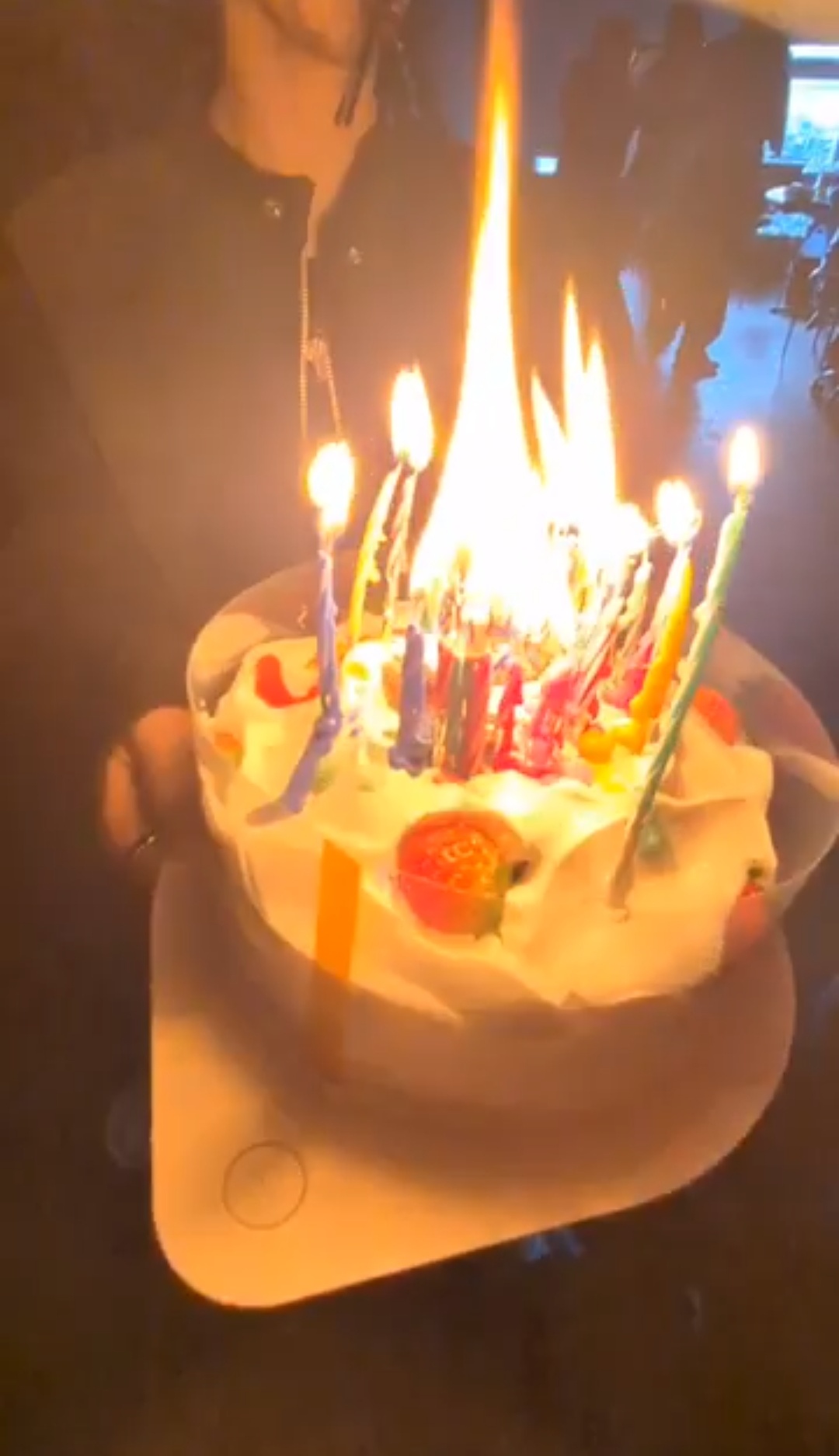 [잡담] 보넥도 성호 생일케이크 촛불 화력 오반데 | 인스티즈